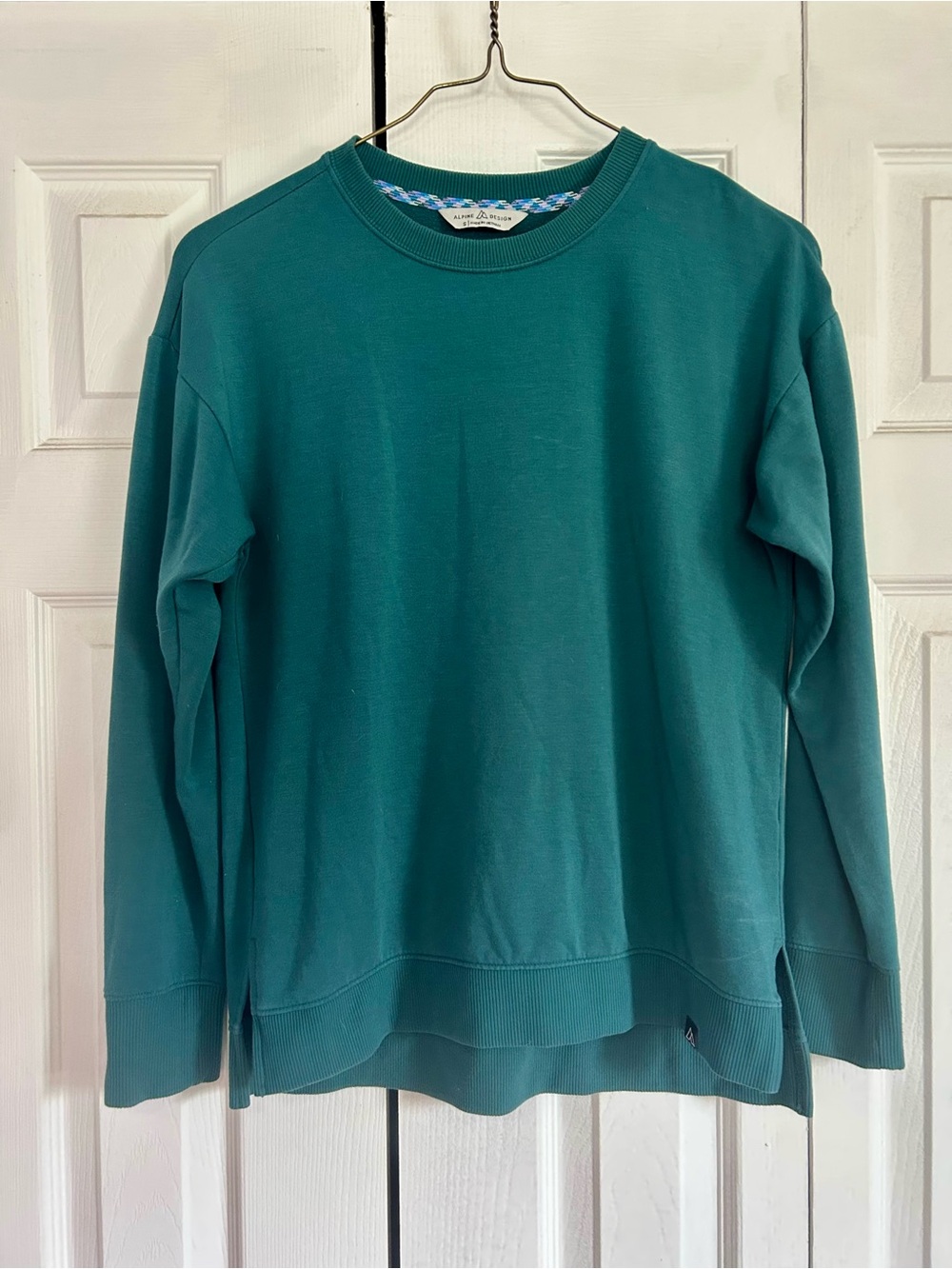 Alpine Design Women's Teal Long Sleeve Crewneck Top